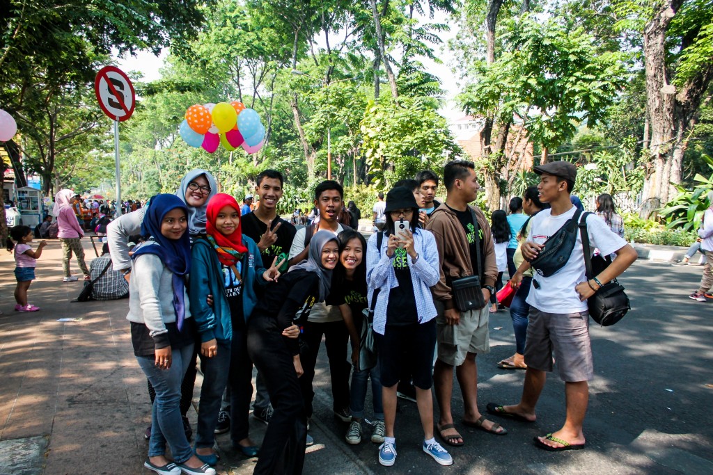 Masyarakat Surabaya Menuju Bijak #BeliYangBaik - Earth Hour